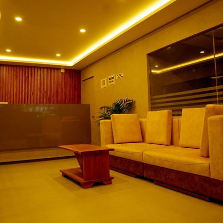 Jayalakshmi Residency Hotel Vaduvanchal Bagian luar foto
