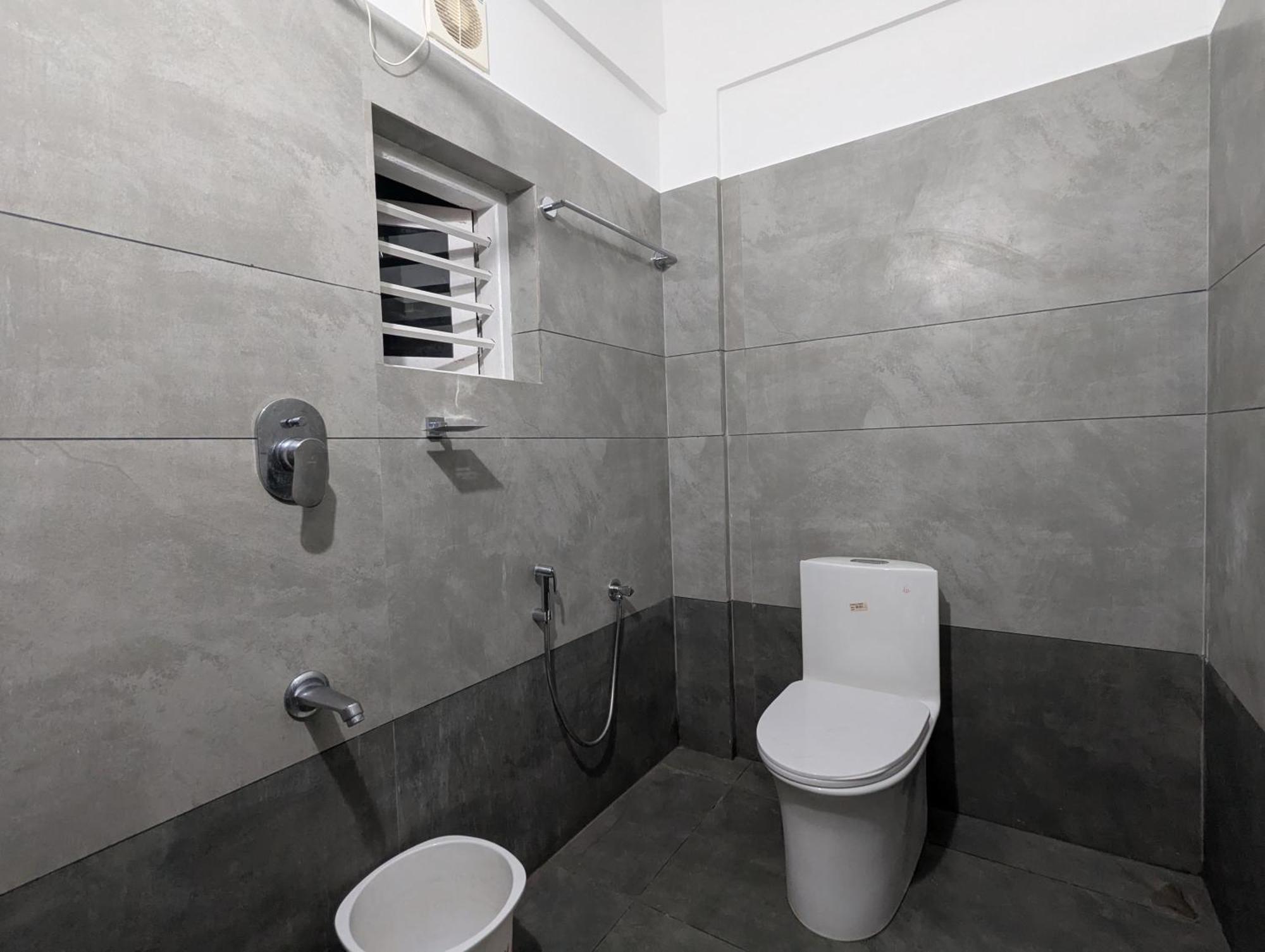Jayalakshmi Residency Hotel Vaduvanchal Bagian luar foto