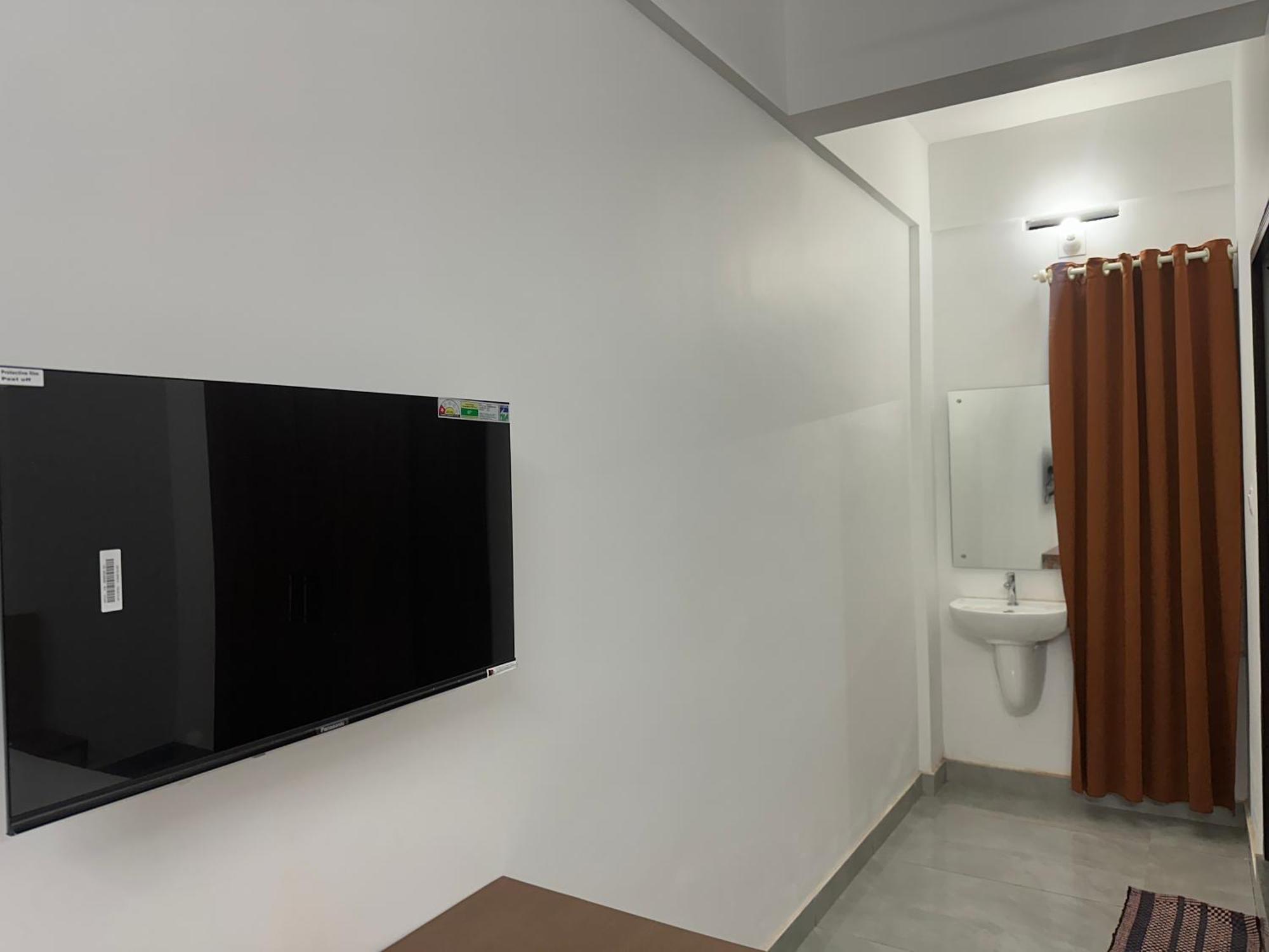 Jayalakshmi Residency Hotel Vaduvanchal Bagian luar foto