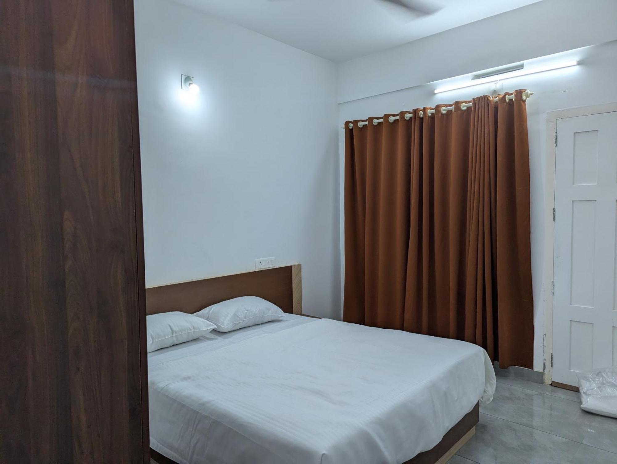 Jayalakshmi Residency Hotel Vaduvanchal Bagian luar foto
