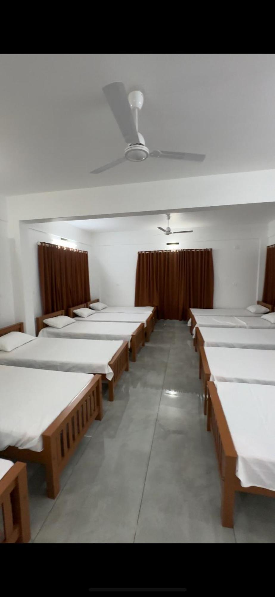 Jayalakshmi Residency Hotel Vaduvanchal Bagian luar foto