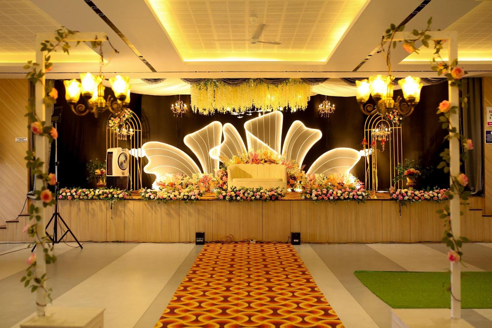 Jayalakshmi Residency Hotel Vaduvanchal Bagian luar foto