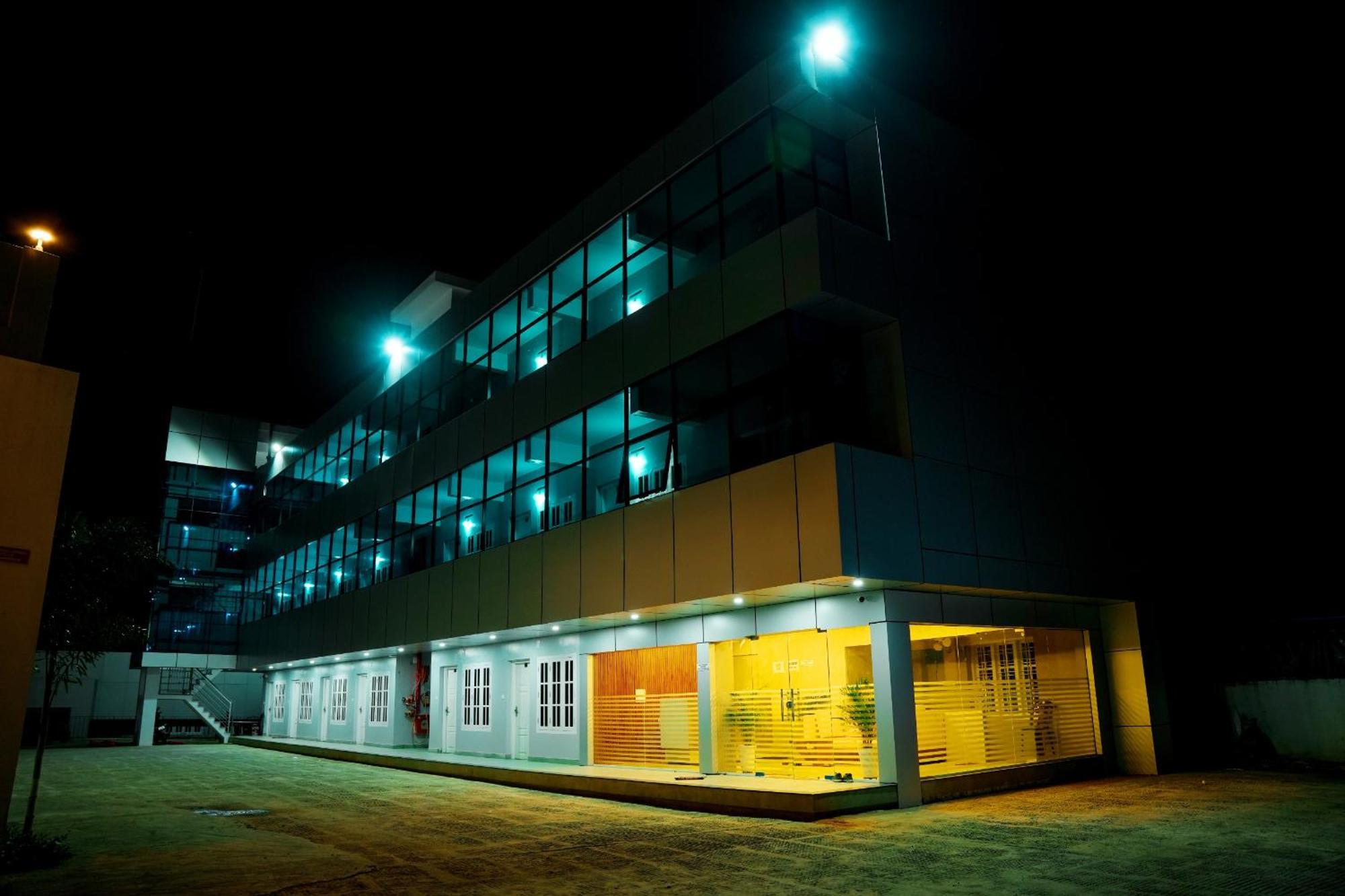 Jayalakshmi Residency Hotel Vaduvanchal Bagian luar foto