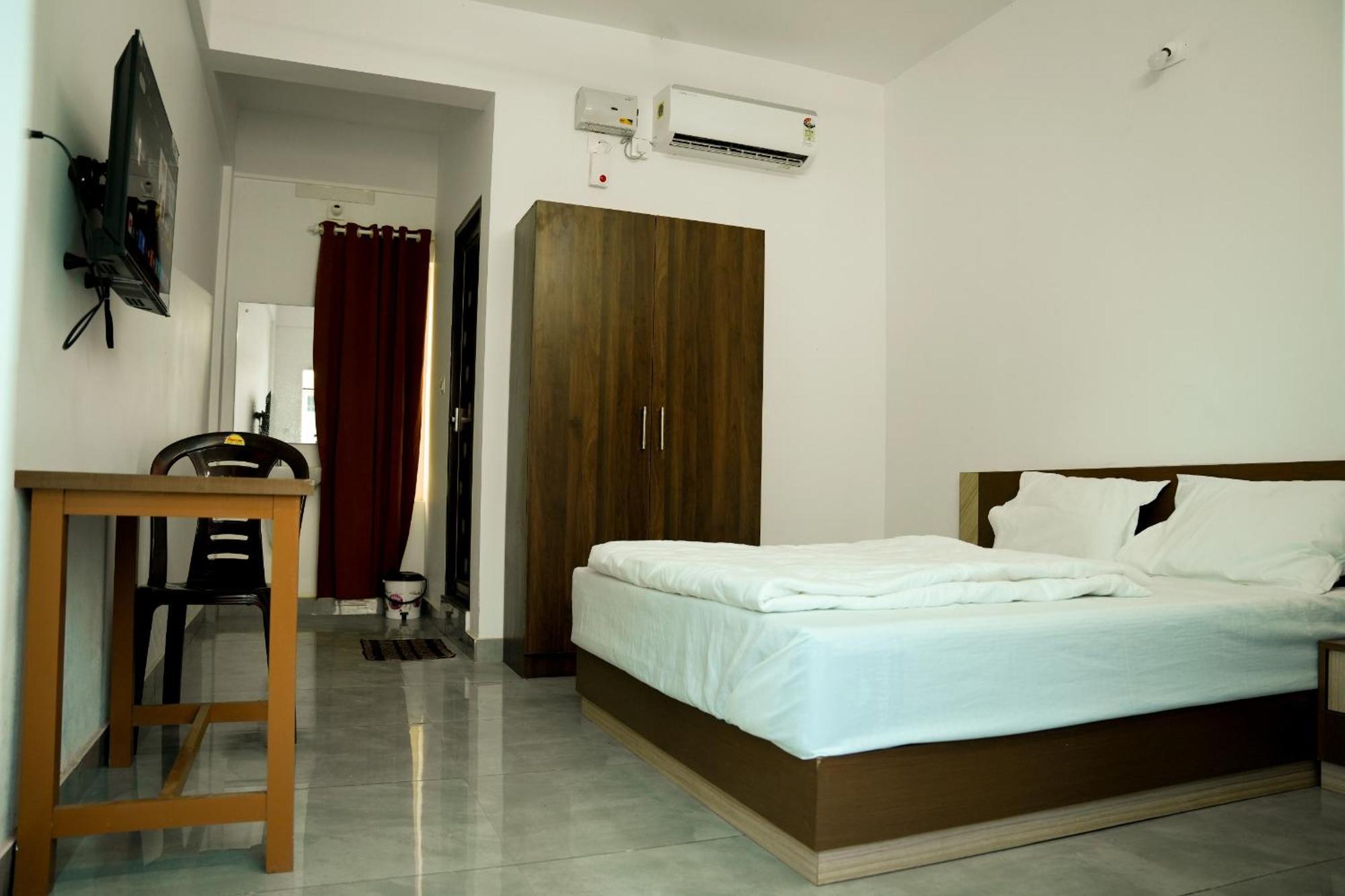 Jayalakshmi Residency Hotel Vaduvanchal Bagian luar foto