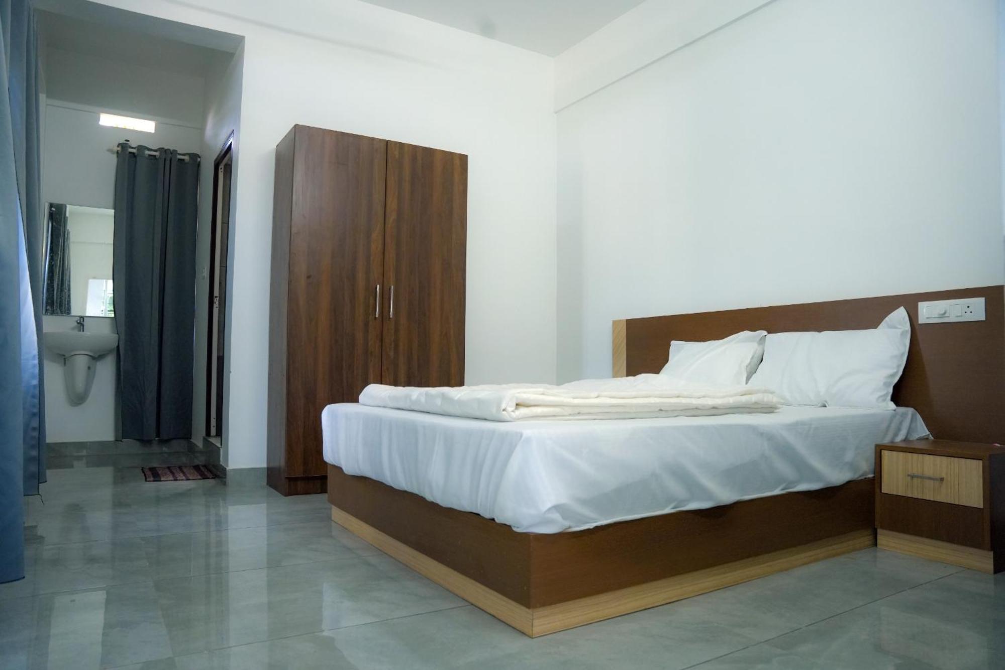 Jayalakshmi Residency Hotel Vaduvanchal Bagian luar foto