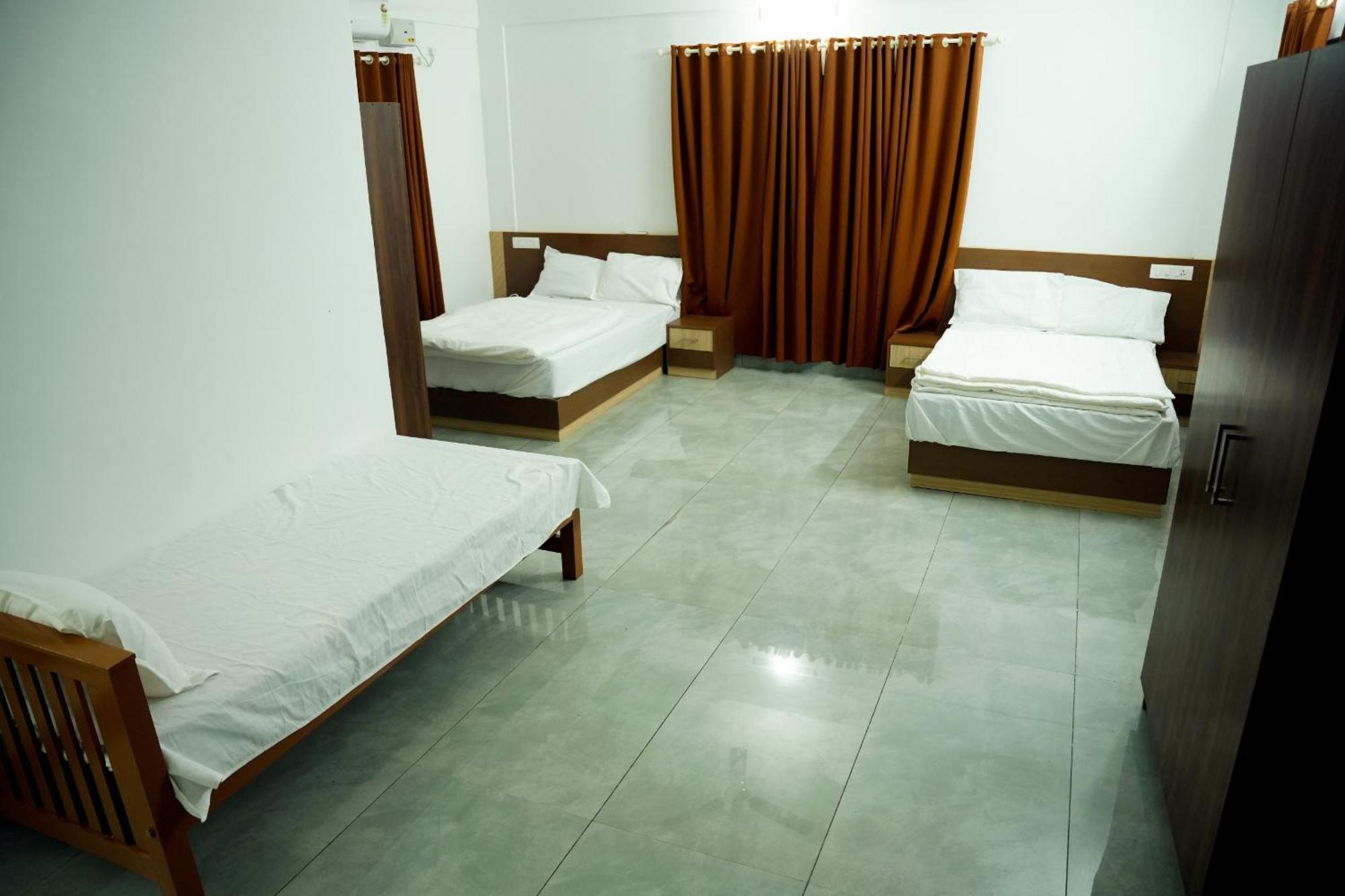 Jayalakshmi Residency Hotel Vaduvanchal Bagian luar foto