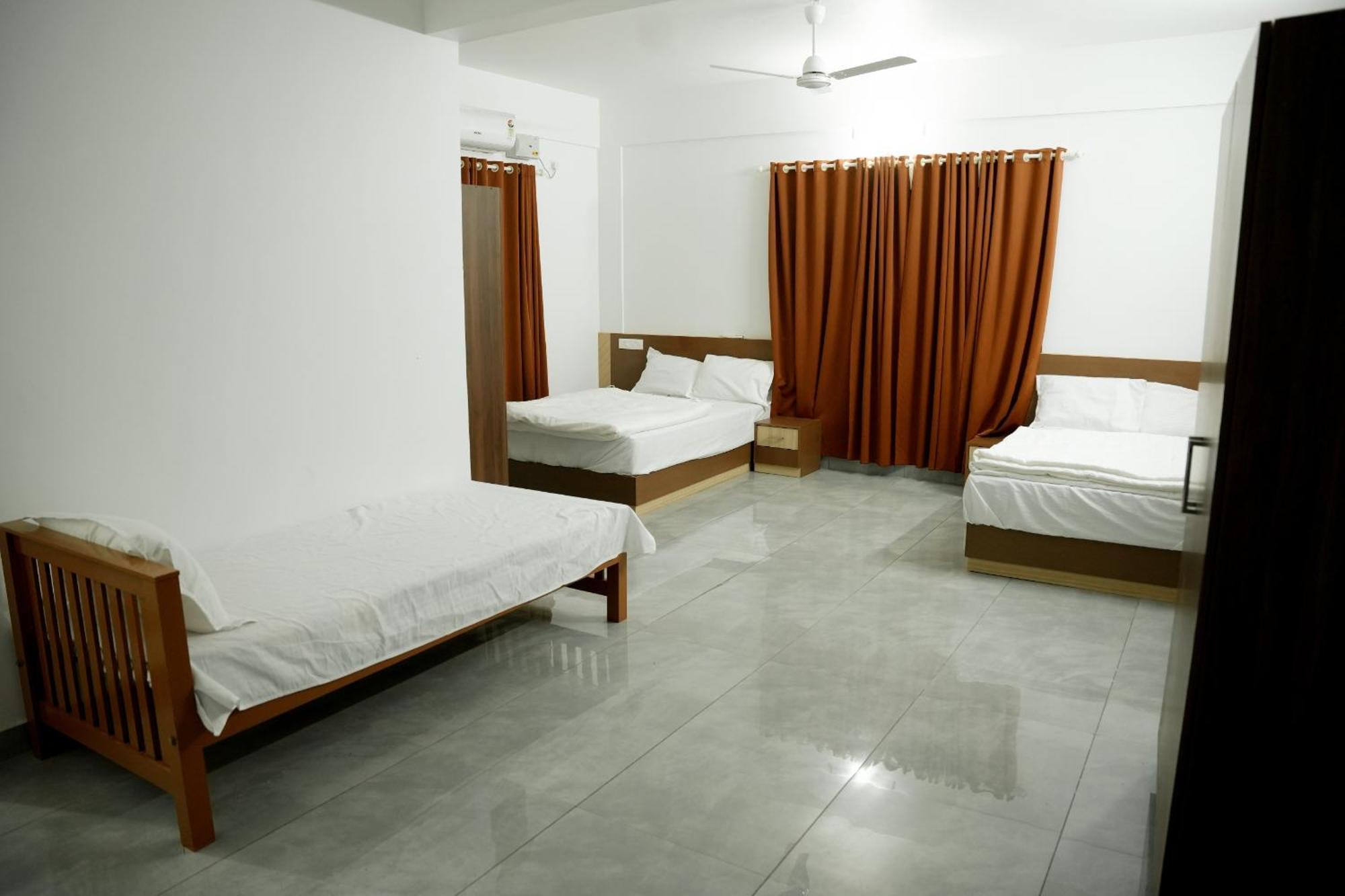 Jayalakshmi Residency Hotel Vaduvanchal Bagian luar foto