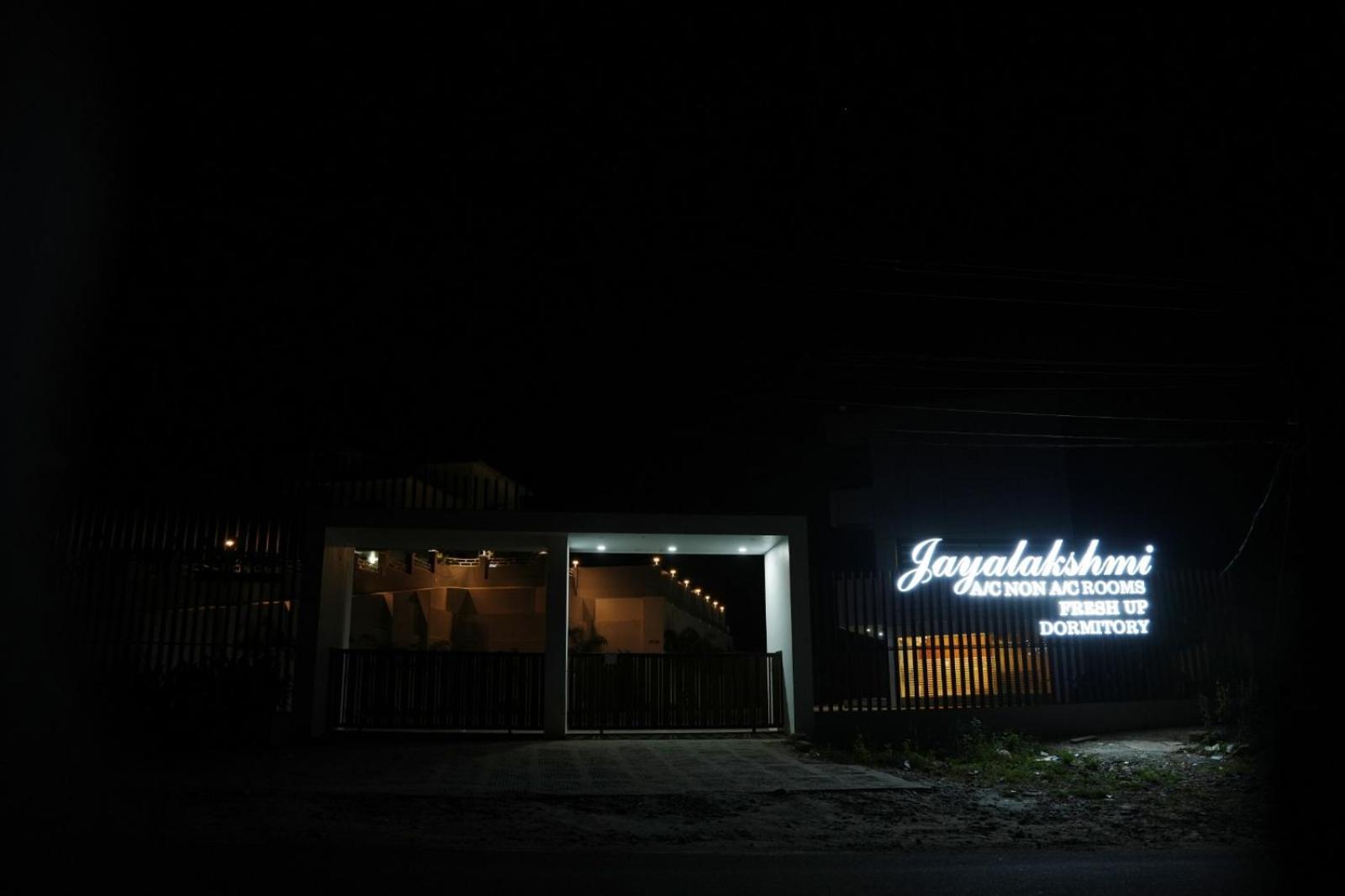 Jayalakshmi Residency Hotel Vaduvanchal Bagian luar foto